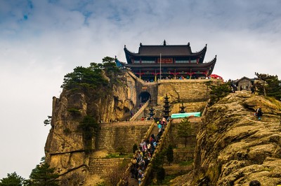 九华山2日1晚跟团游·【门票全含赠景交高铁站接团】九华山化城寺、百岁宫、地藏禅寺、肉身宝殿、天台禅寺经典景点